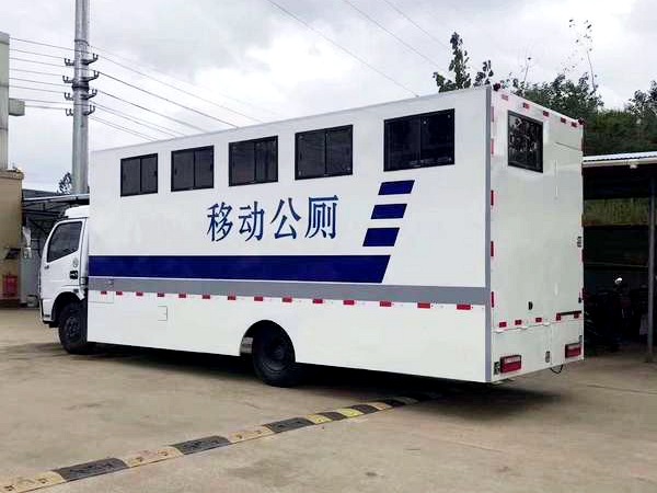 大型移动公厕车4-8个独立卫生间