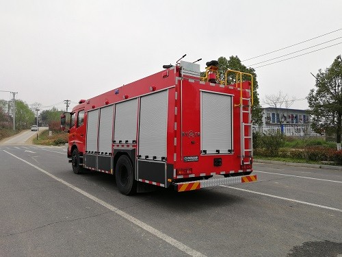 江特牌JDF5160GXFPM70/D6型泡沫消防车