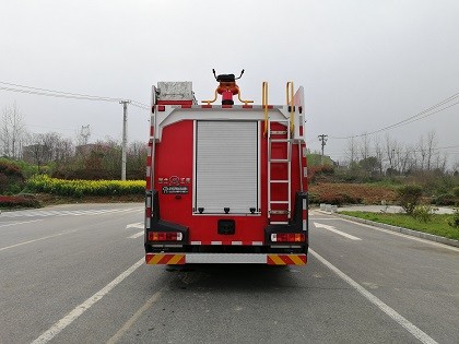 江特牌JDF5192GXFPM80/C6型泡沫消防车