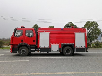 江特牌JDF5192GXFPM80/C6型泡沫消防车