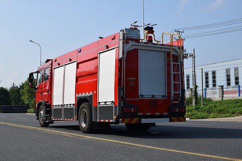 江特牌JDF5190GXFGP70/Z6型干粉泡沫联用消防车