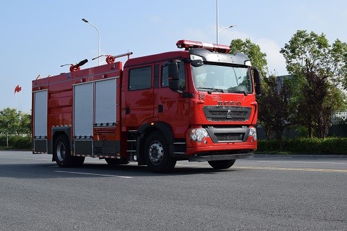 江特牌JDF5190GXFGP70/Z6型干粉泡沫联用消防车