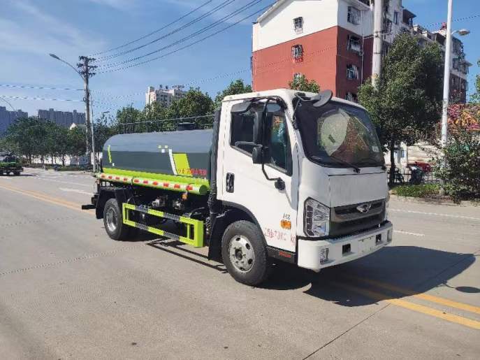 今日推荐特价款—福田H2黄牌5方洒水车