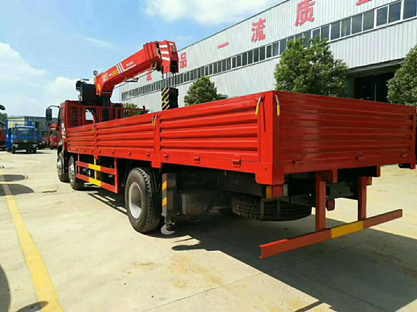 东风柳汽三一12吨随车吊